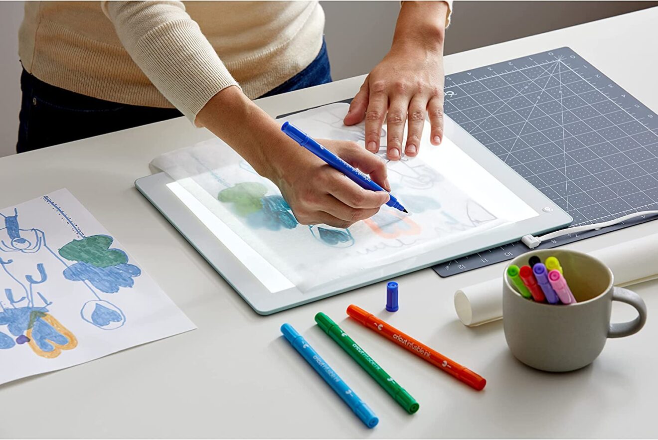 The Best Lightbox for Tracing and Drawing Art in 2023
